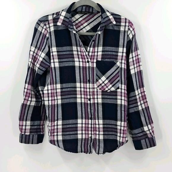 Zara Tops - Zara basic pink and navy button down blouse.